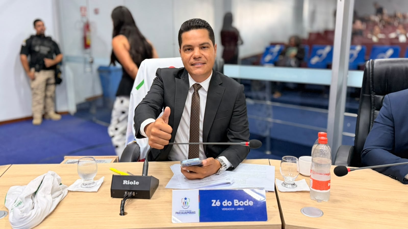 IZé do Bode cobra uniformes escolares e providências frente às interrupções no fornecimento de água e energia em Parauapebas