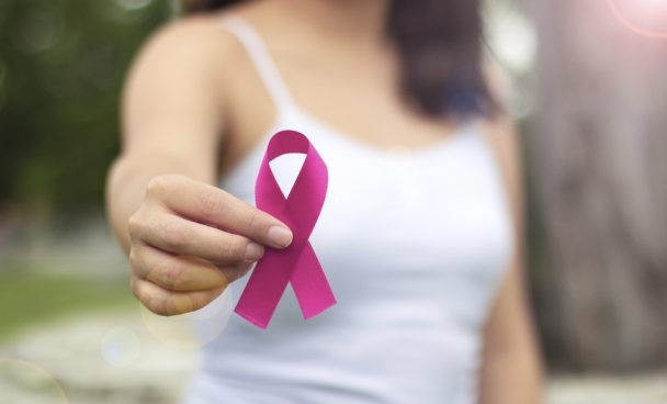 IZé da Lata propõe reforço escolar com inclusão digital e casas de acolhimento para mulheres em tratamento de câncer